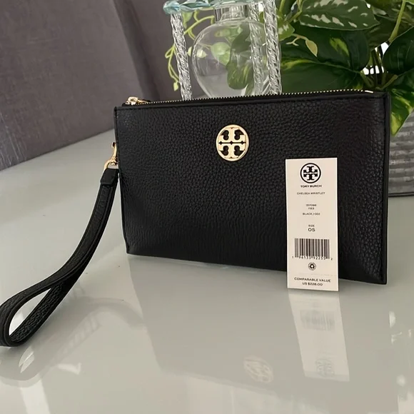 New, authentic Tory Burch chelsea wristlet - Picture 4 of 14